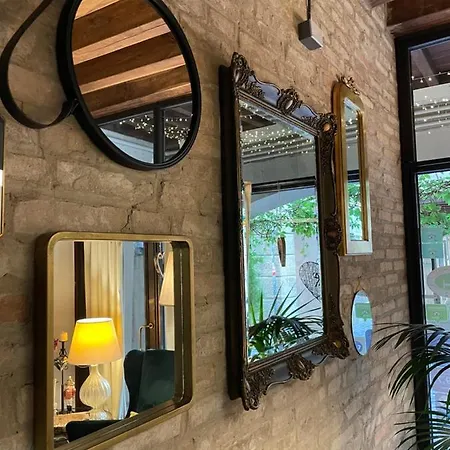 Avogari B&B-2